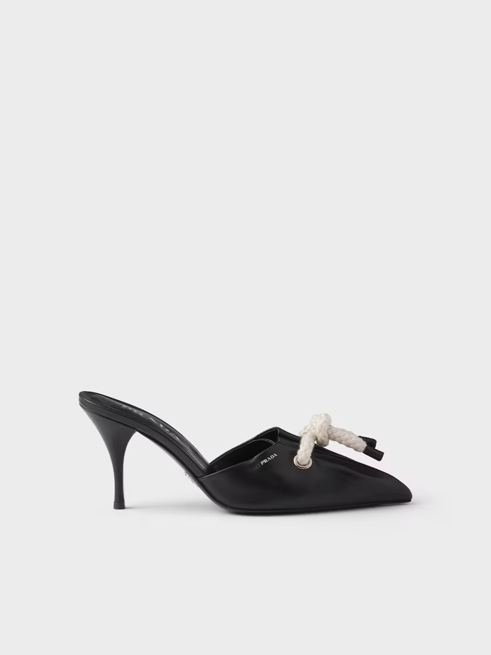 Sandales Prada en cuir nappa noir avec détails en corde