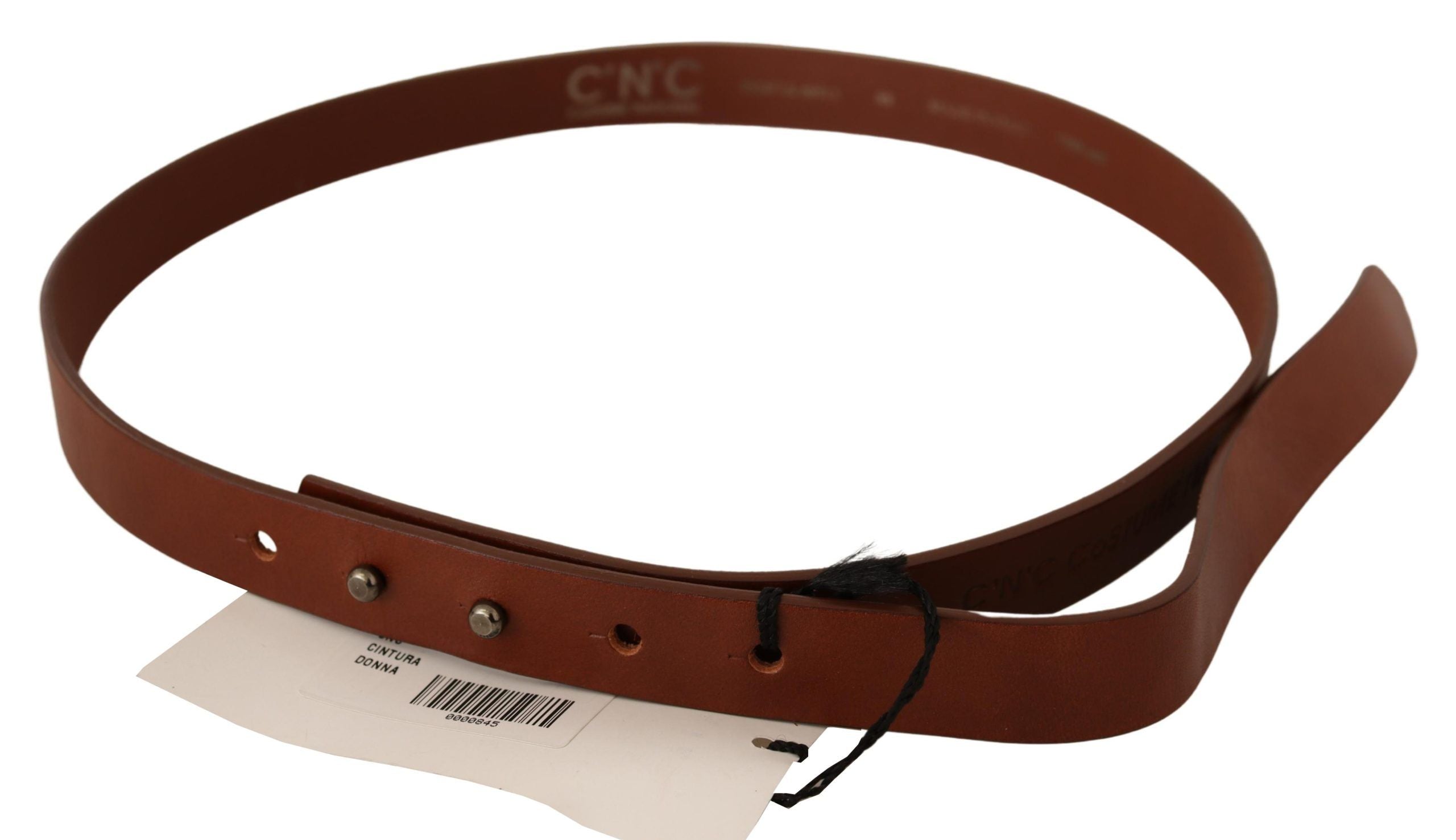 Ceinture en cuir marron avec fermeture argentée pour costume national