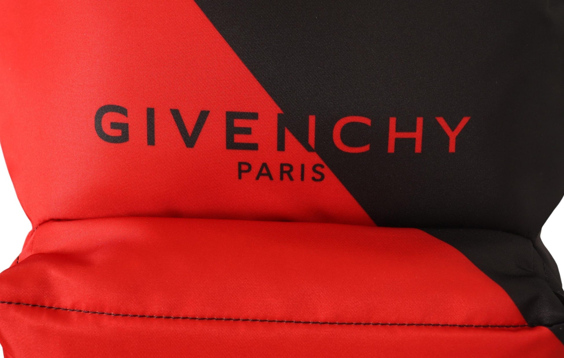 Sac à dos élégant et urbain Givenchy en noir et rouge