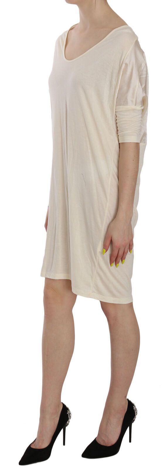 Robe nationale crème à col rond et longueur genou