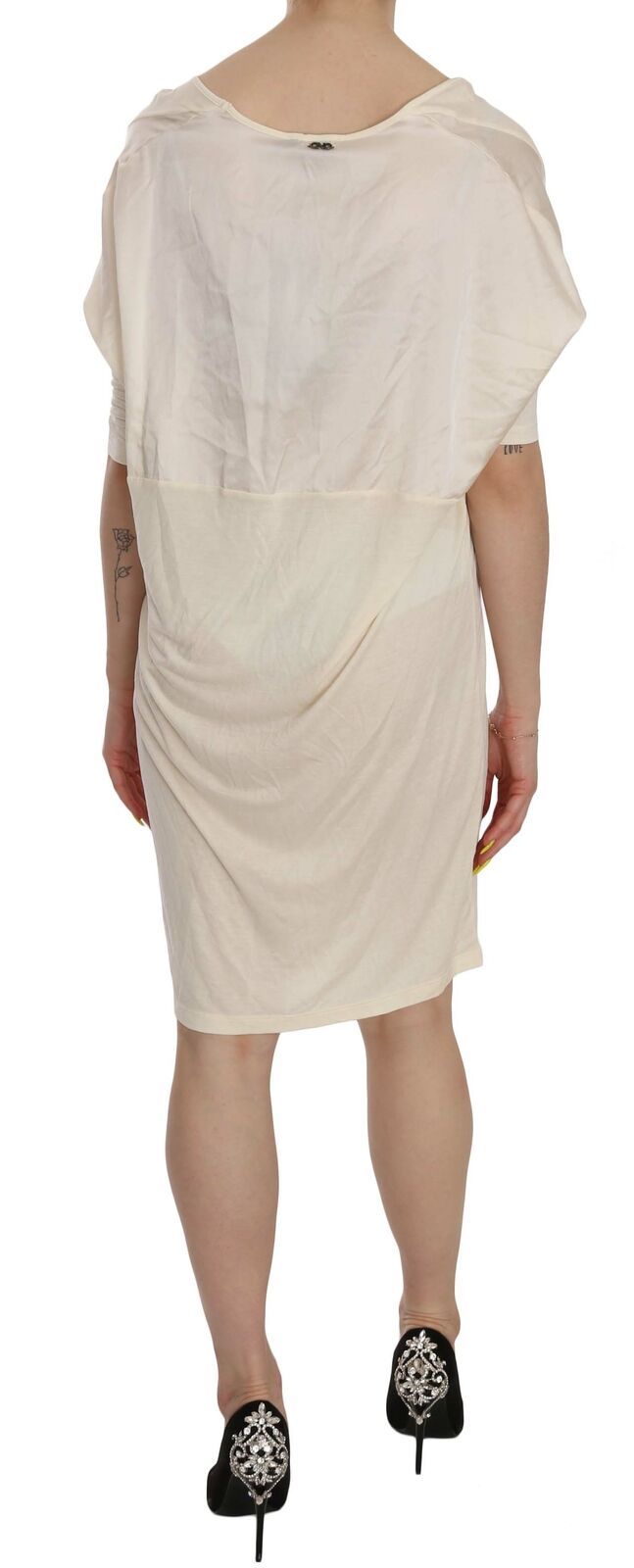 Robe nationale crème à col rond et longueur genou