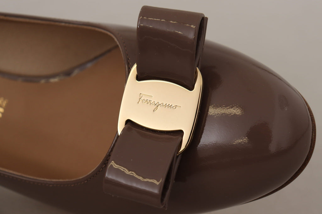 Escarpins élégants Salvatore Ferragamo marron carvi avec nœud Vara