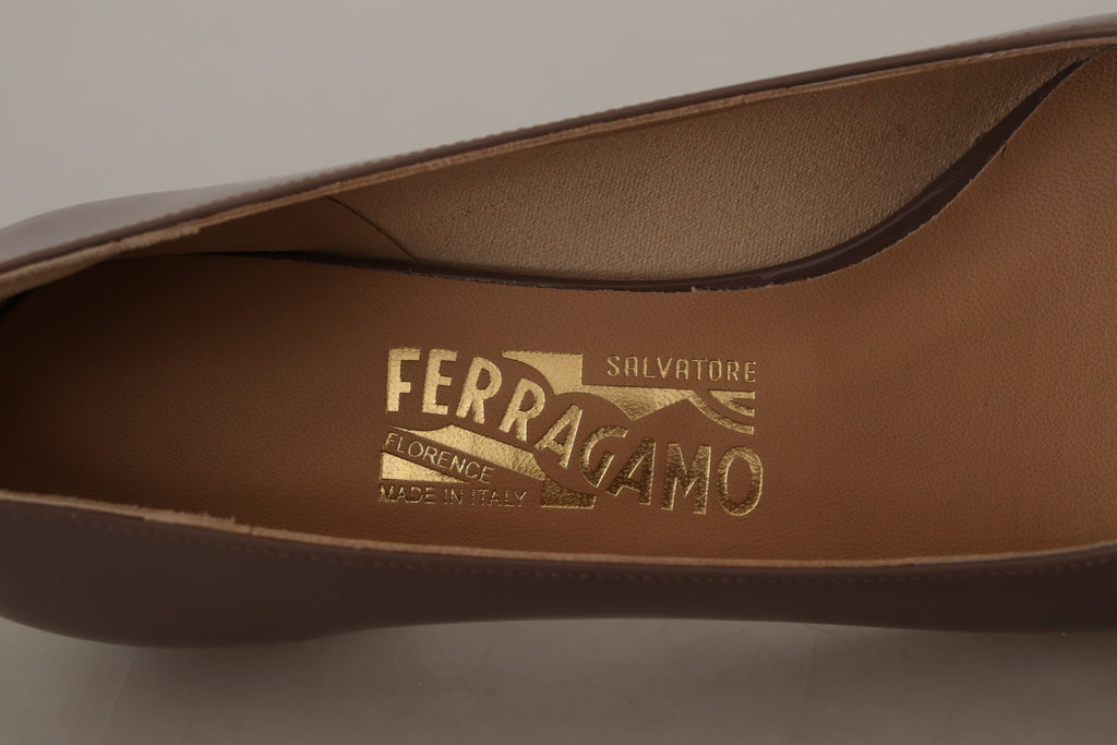 Escarpins élégants Salvatore Ferragamo marron carvi avec nœud Vara