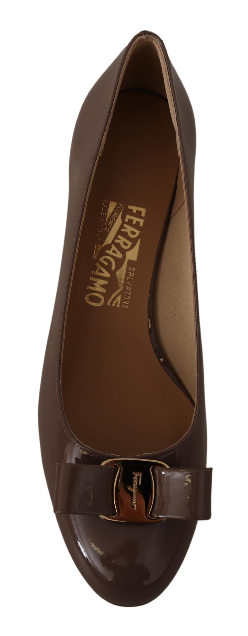 Escarpins élégants Salvatore Ferragamo marron carvi avec nœud Vara