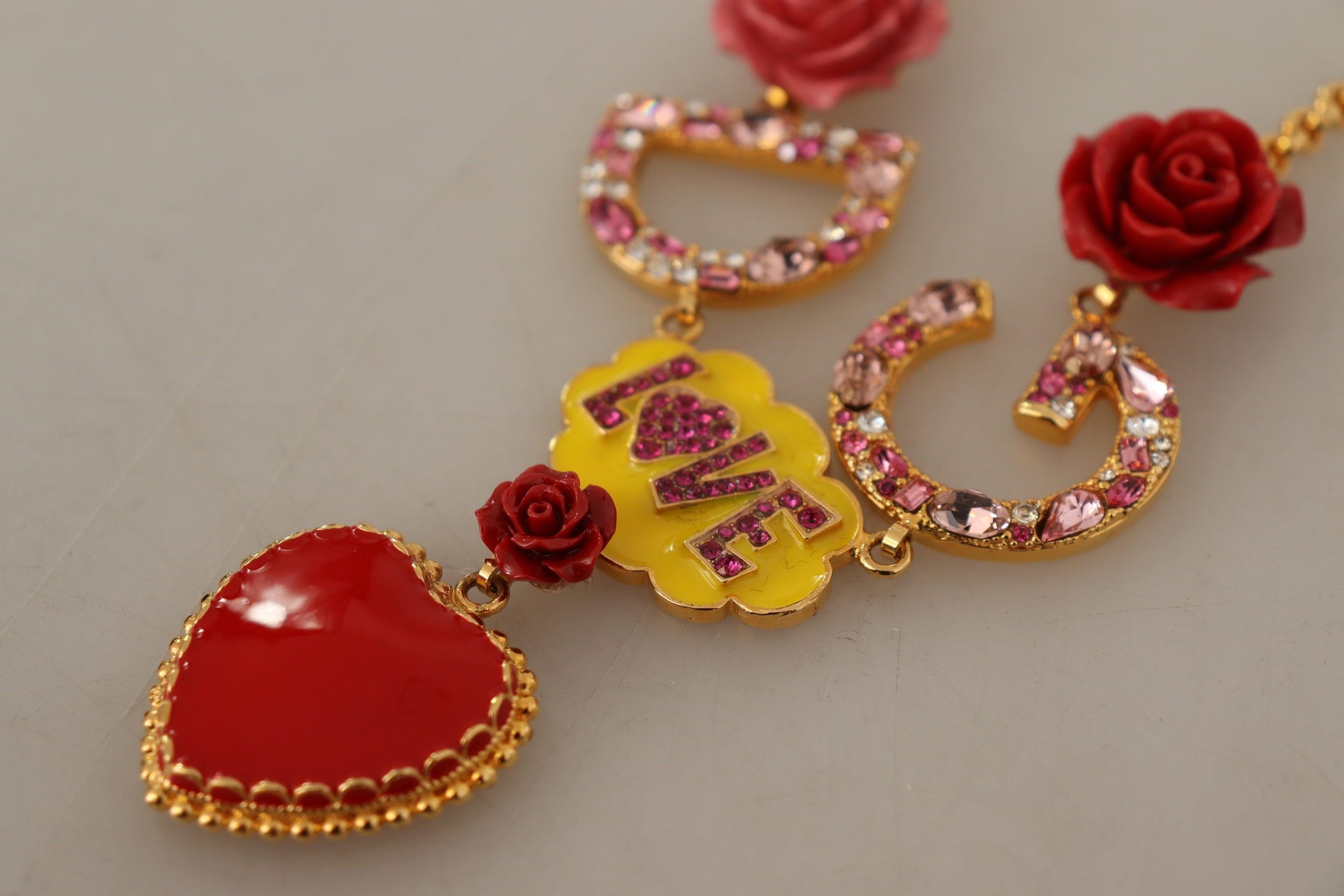 Collier chaîne à breloques en cristal Dolce &amp; Gabbana avec pendentif en or rose Love