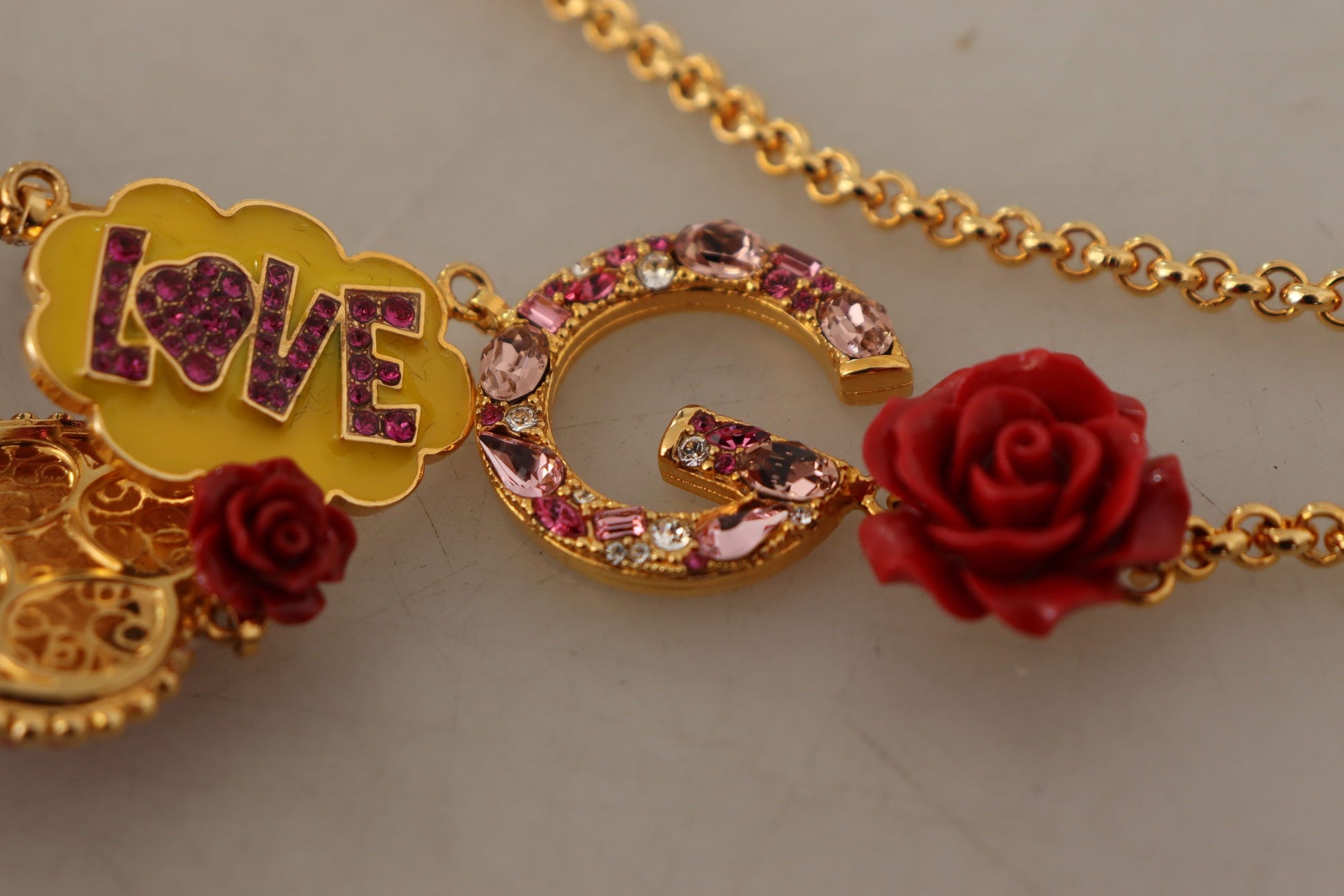 Collier chaîne à breloques en cristal Dolce &amp; Gabbana avec pendentif en or rose Love