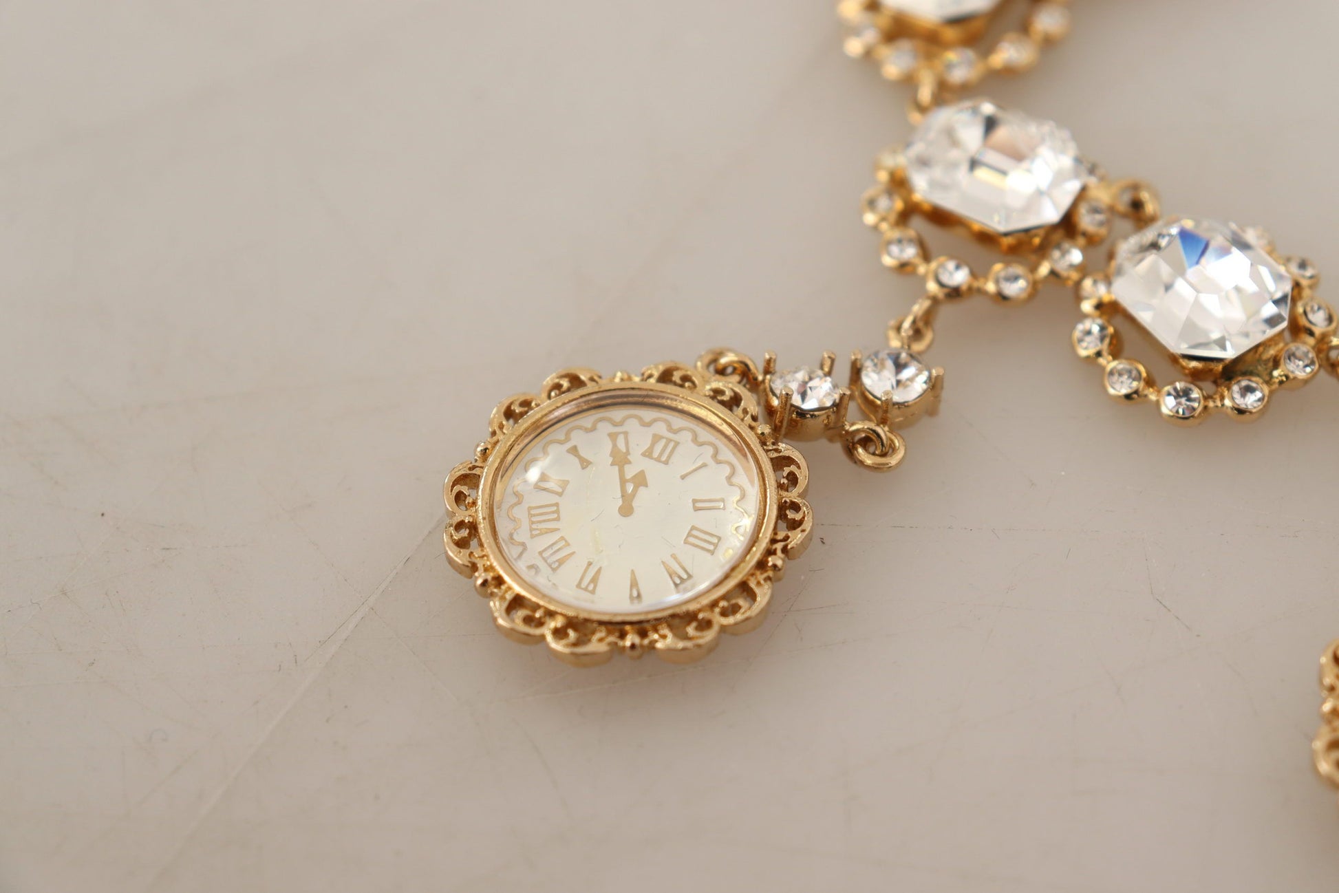 Collier Dolce &amp; Gabbana avec chaîne en cristal et horloge dorée