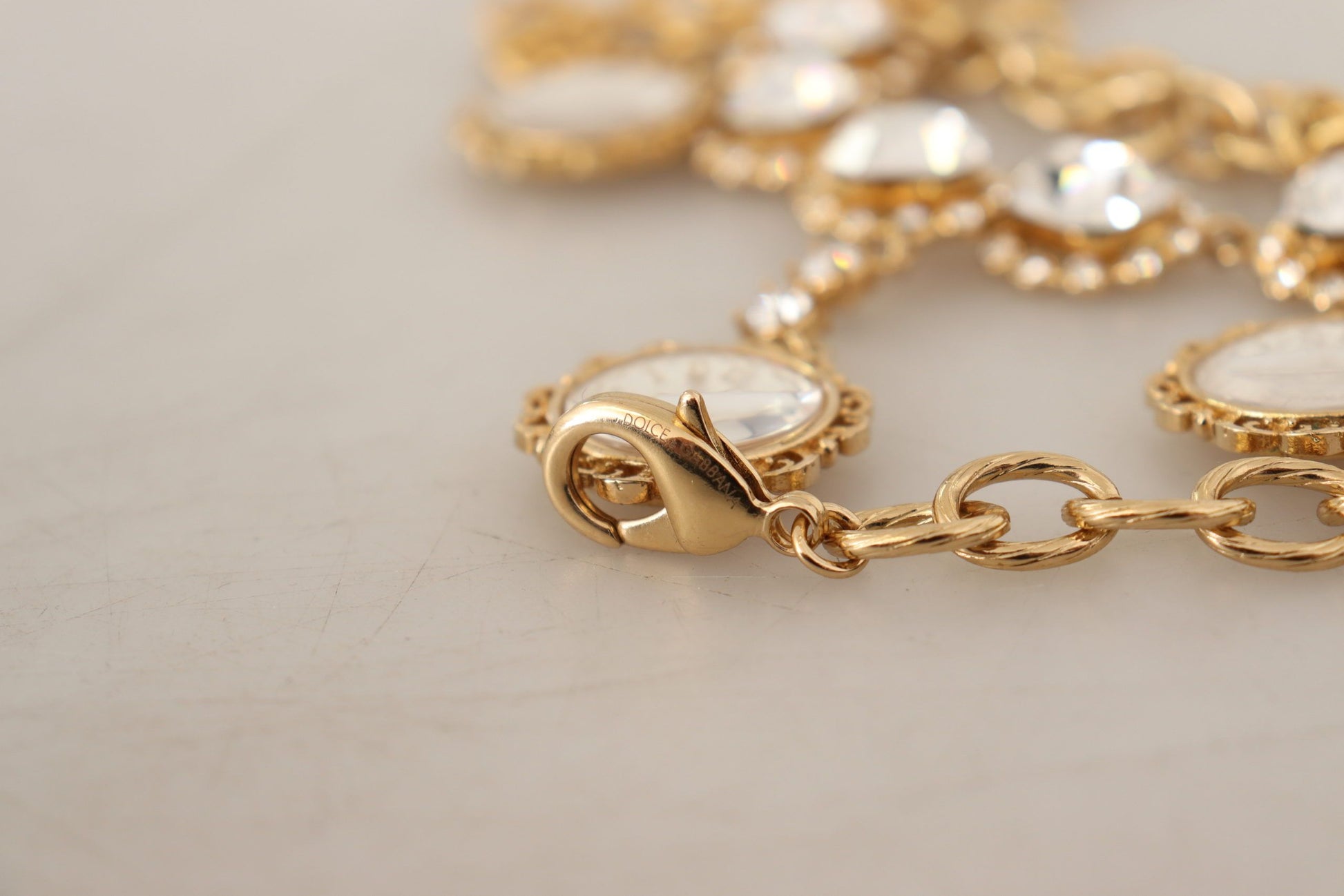 Collier Dolce &amp; Gabbana avec chaîne en cristal et horloge dorée