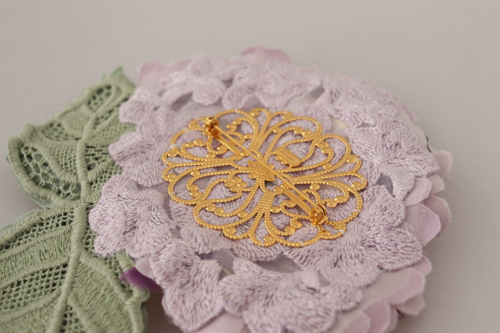 Broche Dolce &amp; Gabbana en laiton doré à motif floral violet pour femme