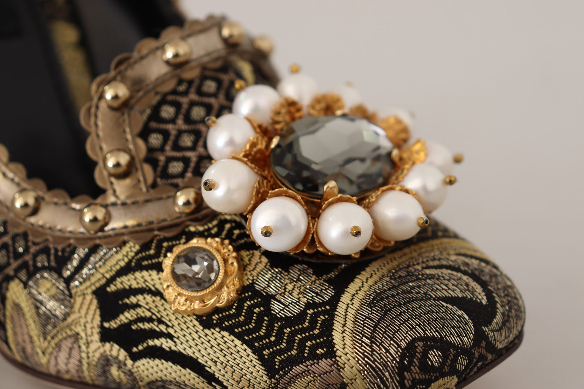 Escarpins Dolce &amp; Gabbana en brocart doré à bout carré et cristaux