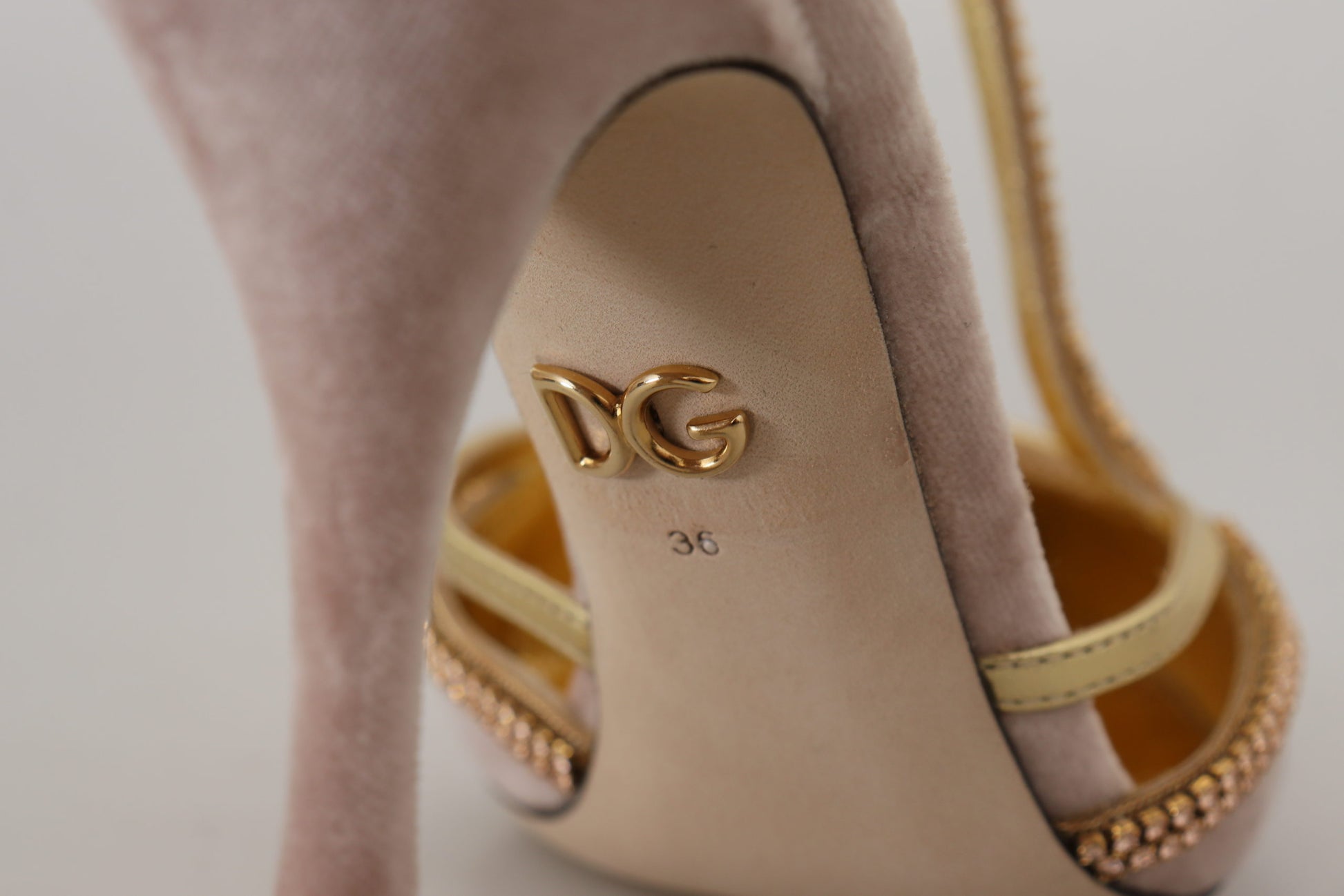 Escarpins Dolce &amp; Gabbana à talons et brides en T en cristal rose