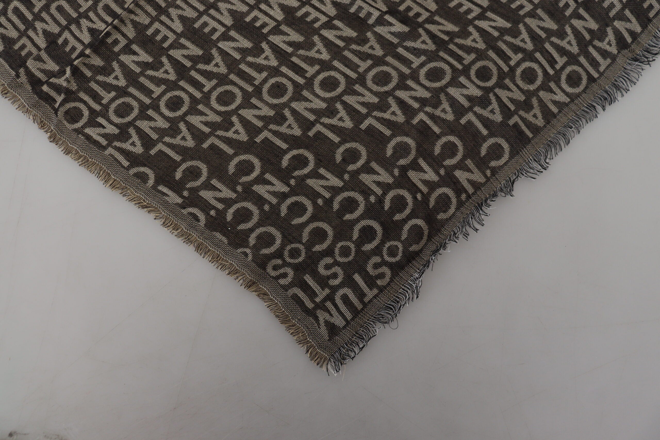 Écharpe châle en tricot avec logo national gris