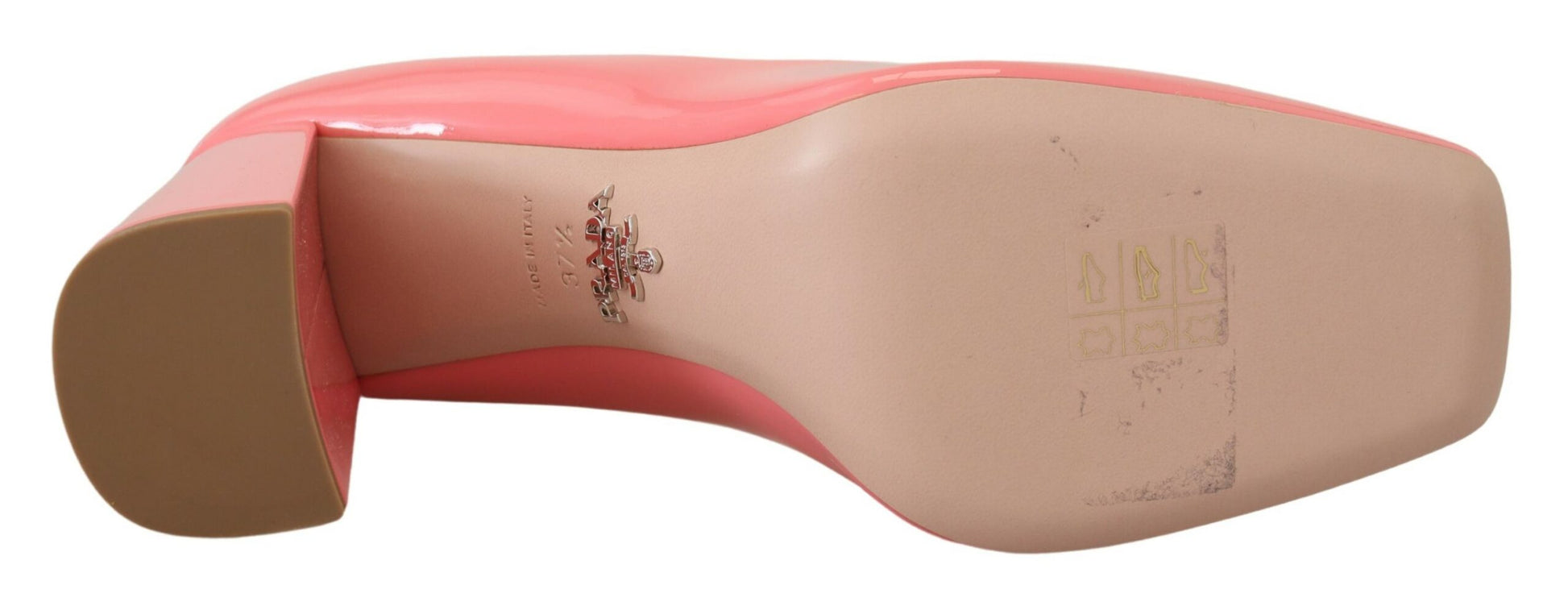 Escarpins Prada classiques à talons carrés en cuir verni rose