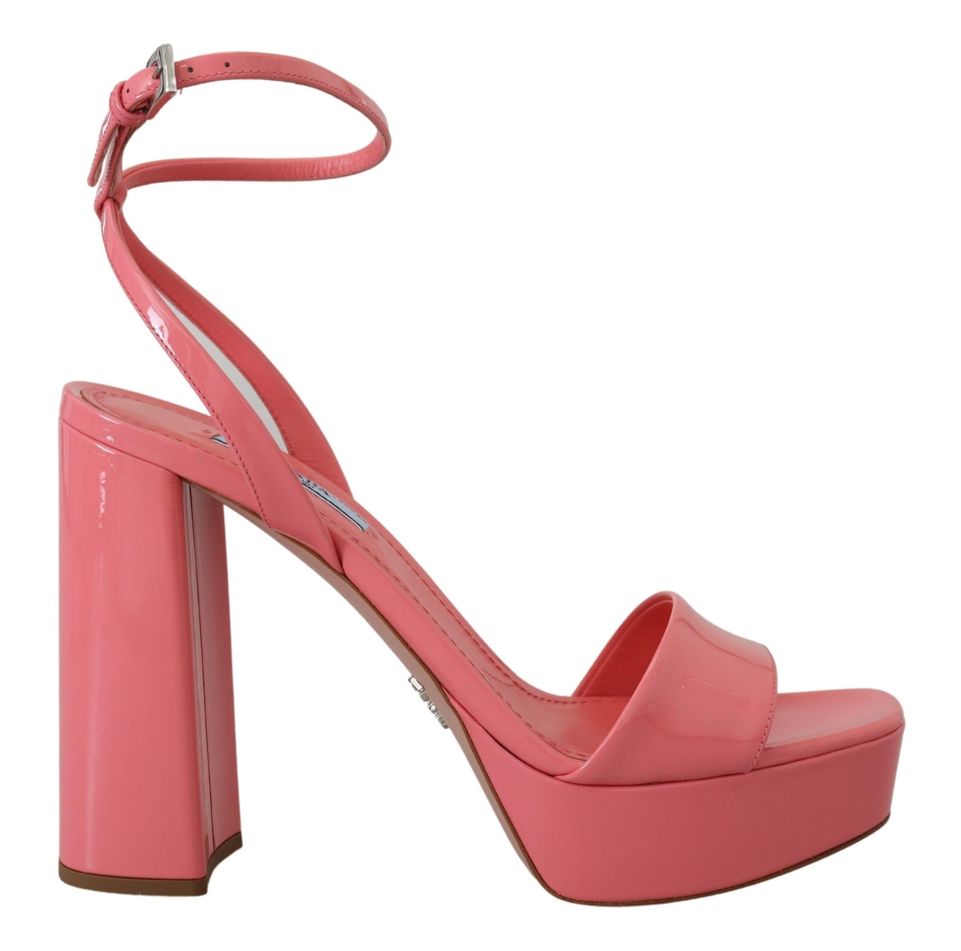 Sandales Prada roses vernies à talons et bride à la cheville