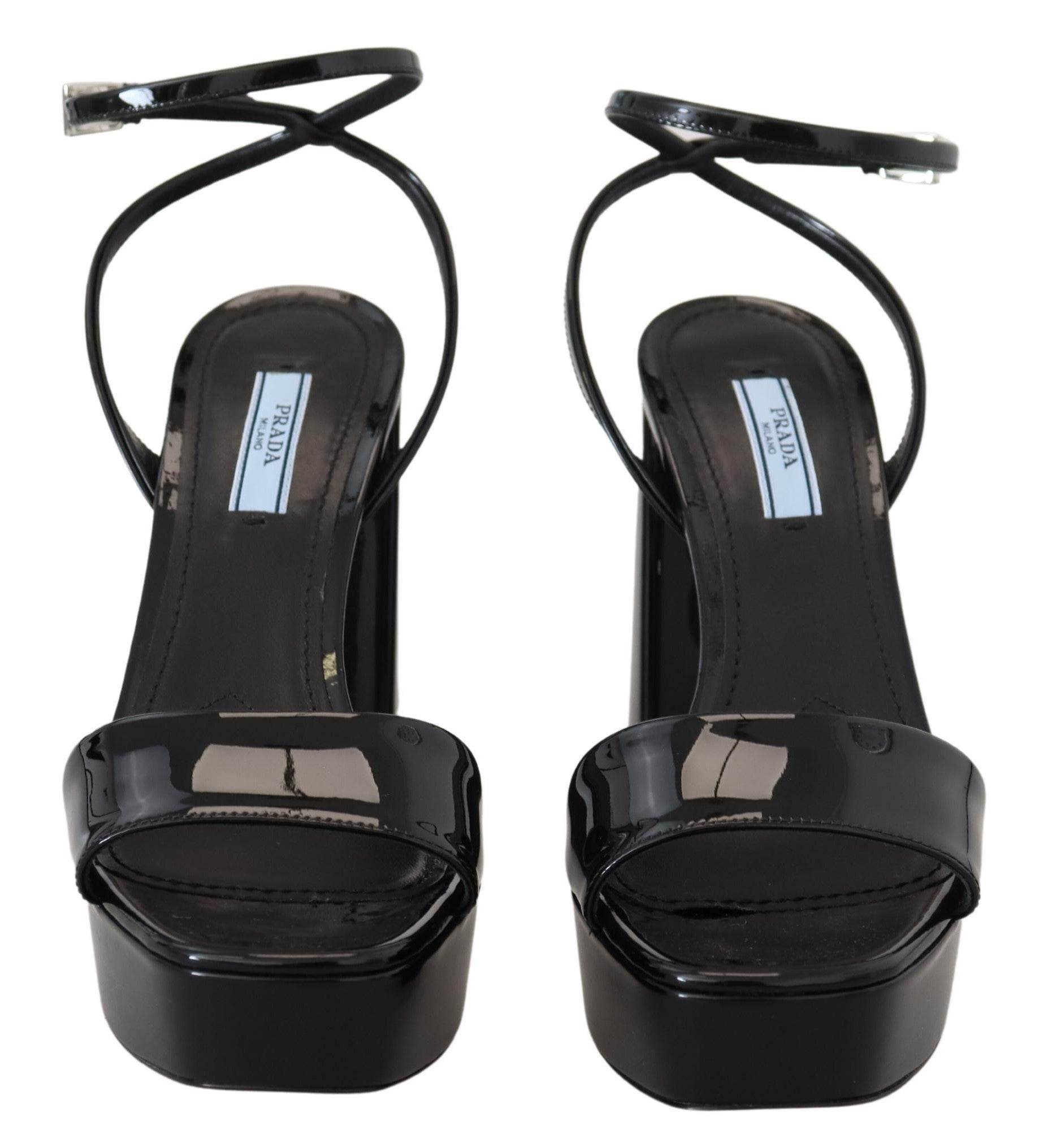 Sandales Prada noires vernies à talons et bride cheville en cuir