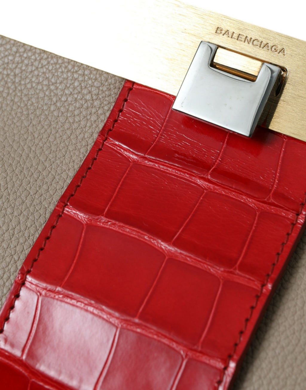 Sac pochette Balenciaga en cuir exotique bicolore beige et rouge