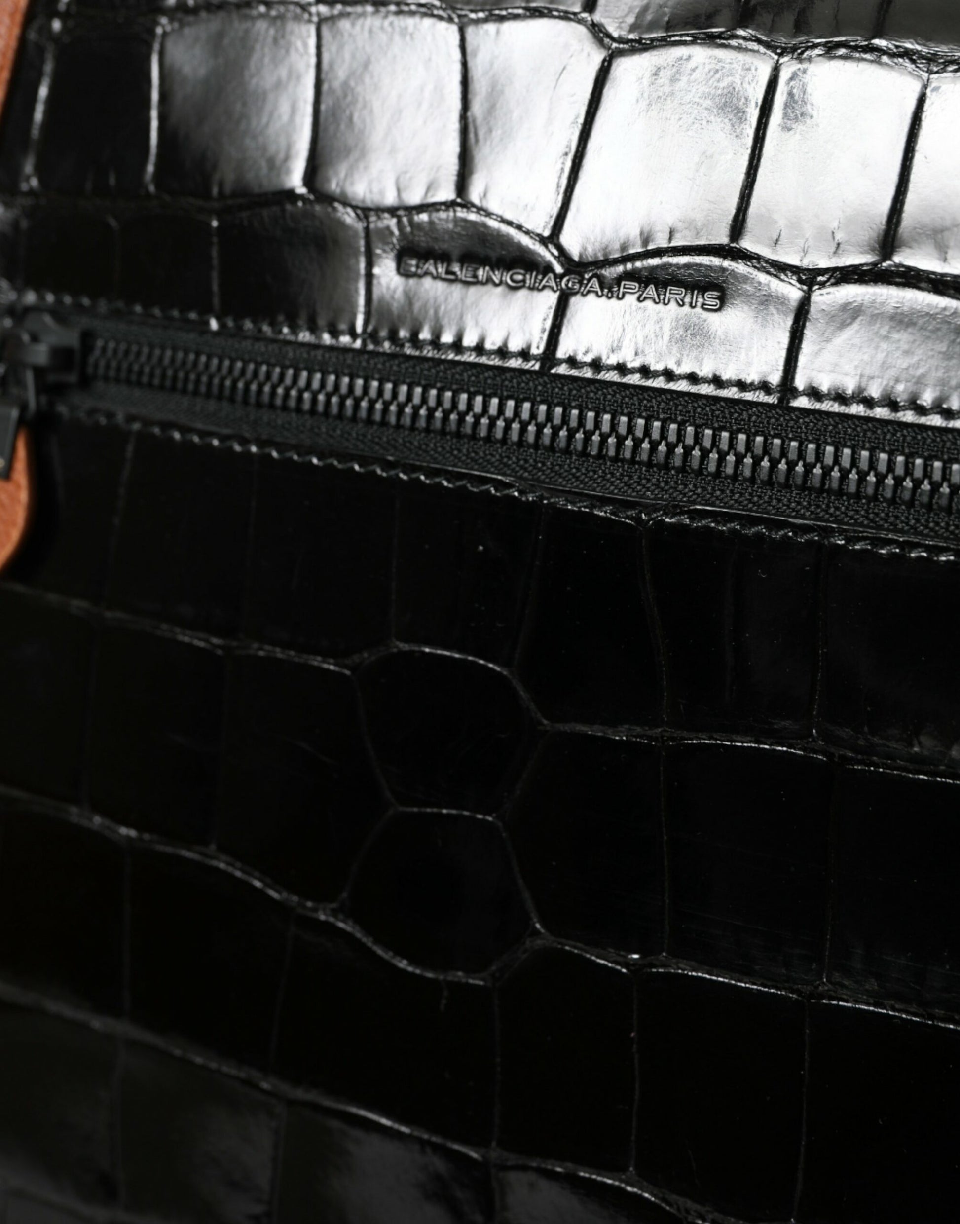 Sac à bandoulière vertical en cuir exotique noir et marron Balenciaga