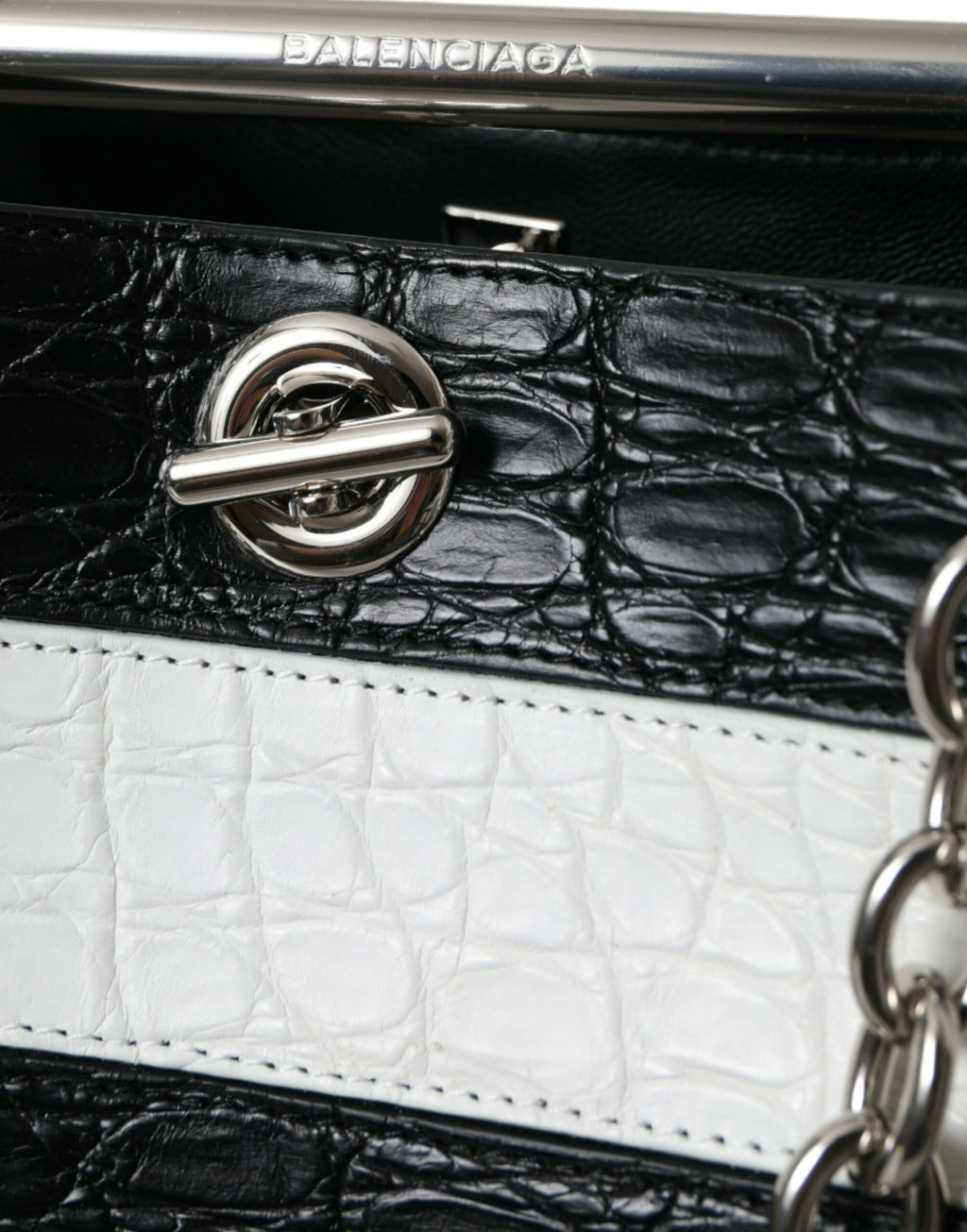 Sac seau maxi en cuir exotique à rayures noires et blanches Balenciaga