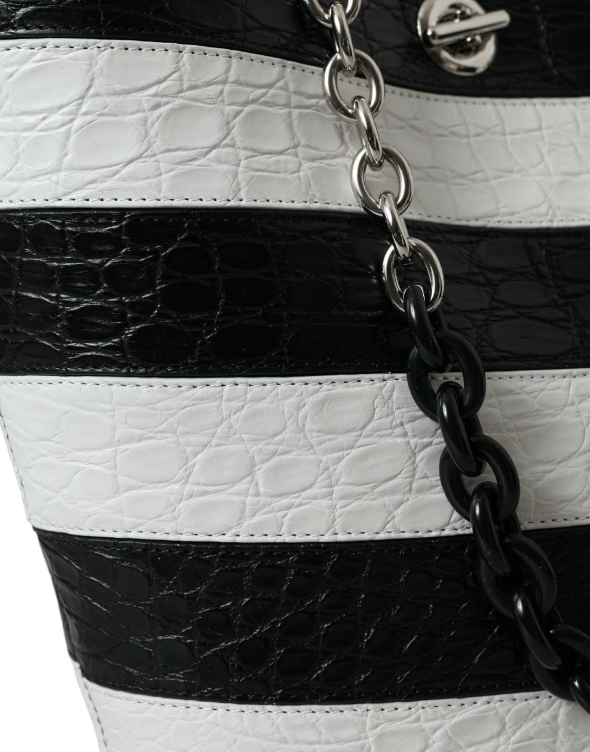 Sac seau maxi en cuir exotique à rayures noires et blanches Balenciaga