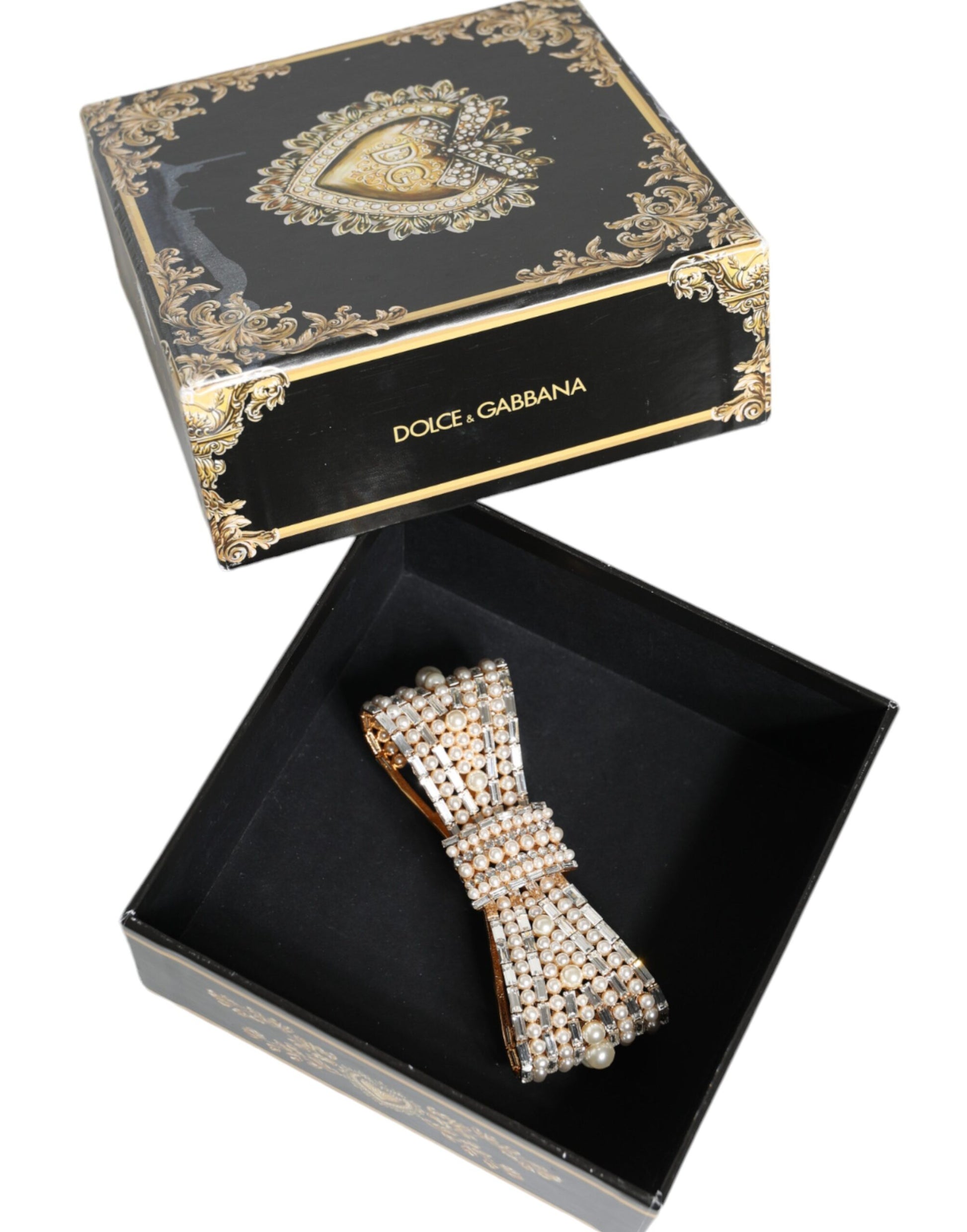 Broche Dolce &amp; Gabbana en laiton doré ornée de fausses perles et de cristaux