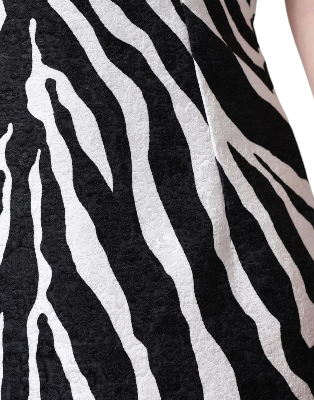 Robe fourreau trapèze noire et blanche à motif zèbre Dolce &amp; Gabbana