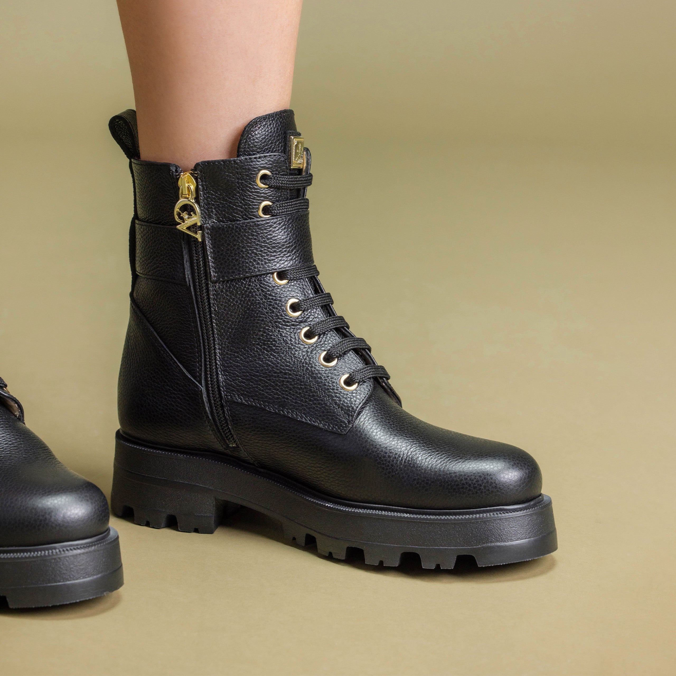 Signature CV Ankle Leather Boots