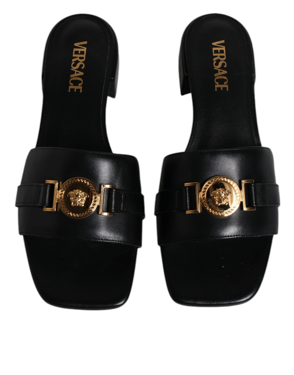 Claquettes plates à enfiler en cuir noir avec plaque logo Versace