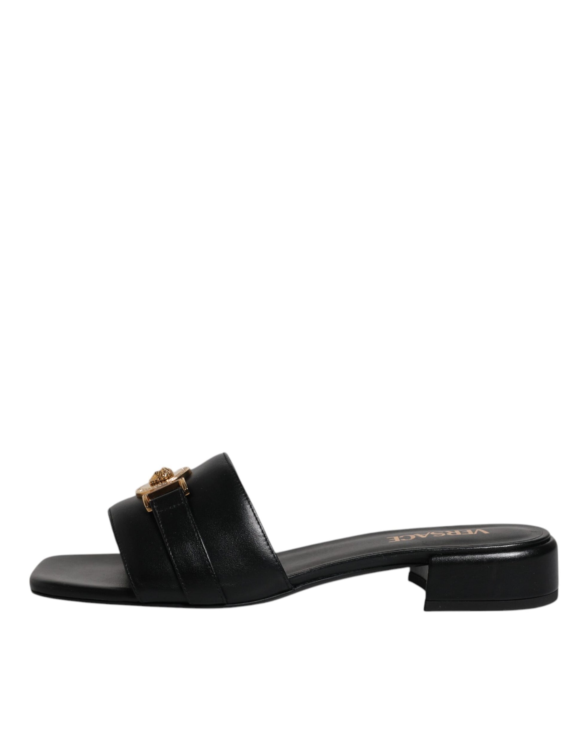 Claquettes plates à enfiler en cuir noir avec plaque logo Versace