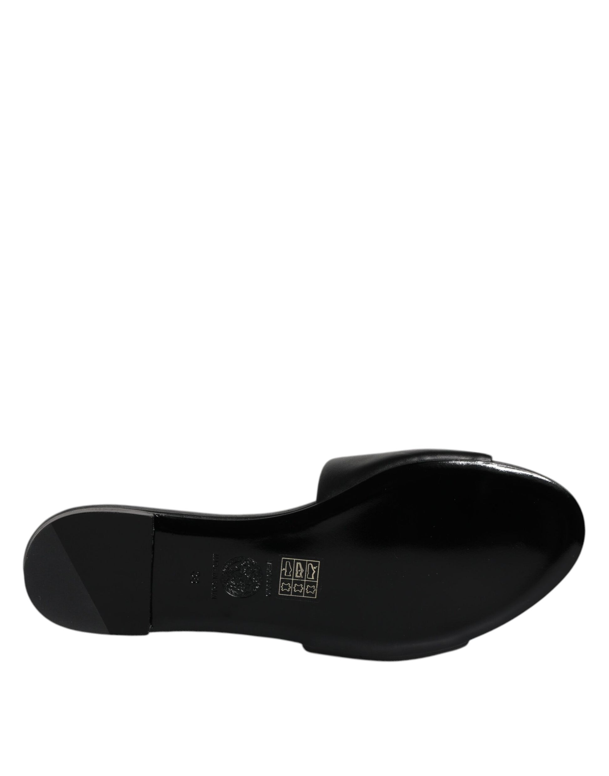 Claquettes plates à enfiler en cuir noir avec plaque logo Versace