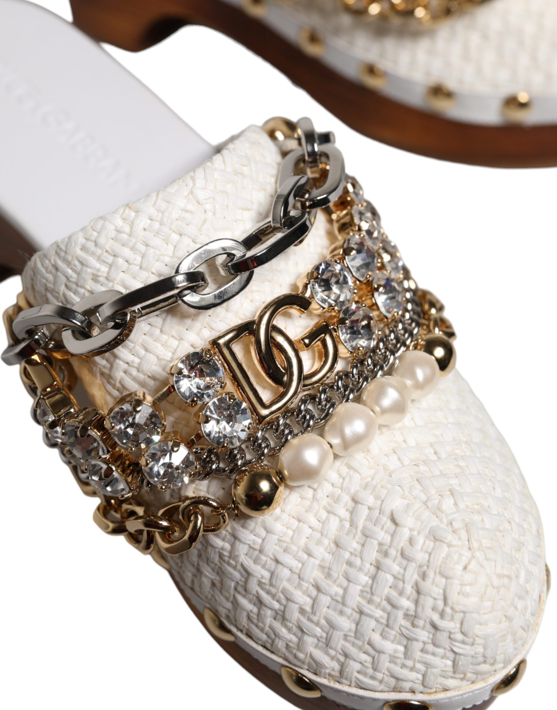 Dolce &amp; Gabbana Sabots en raphia blanc Sandales à chaîne ornées de bijoux Chaussures