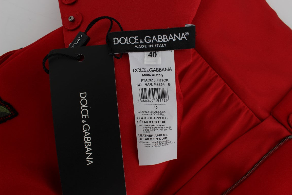 Short Dolce &amp; Gabbana en soie rouge avec cristaux roses 