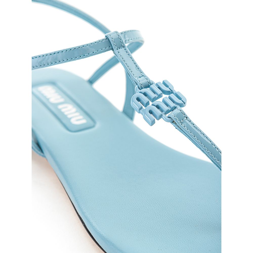 Sandales tongs en cuir verni bleu Miu Miu