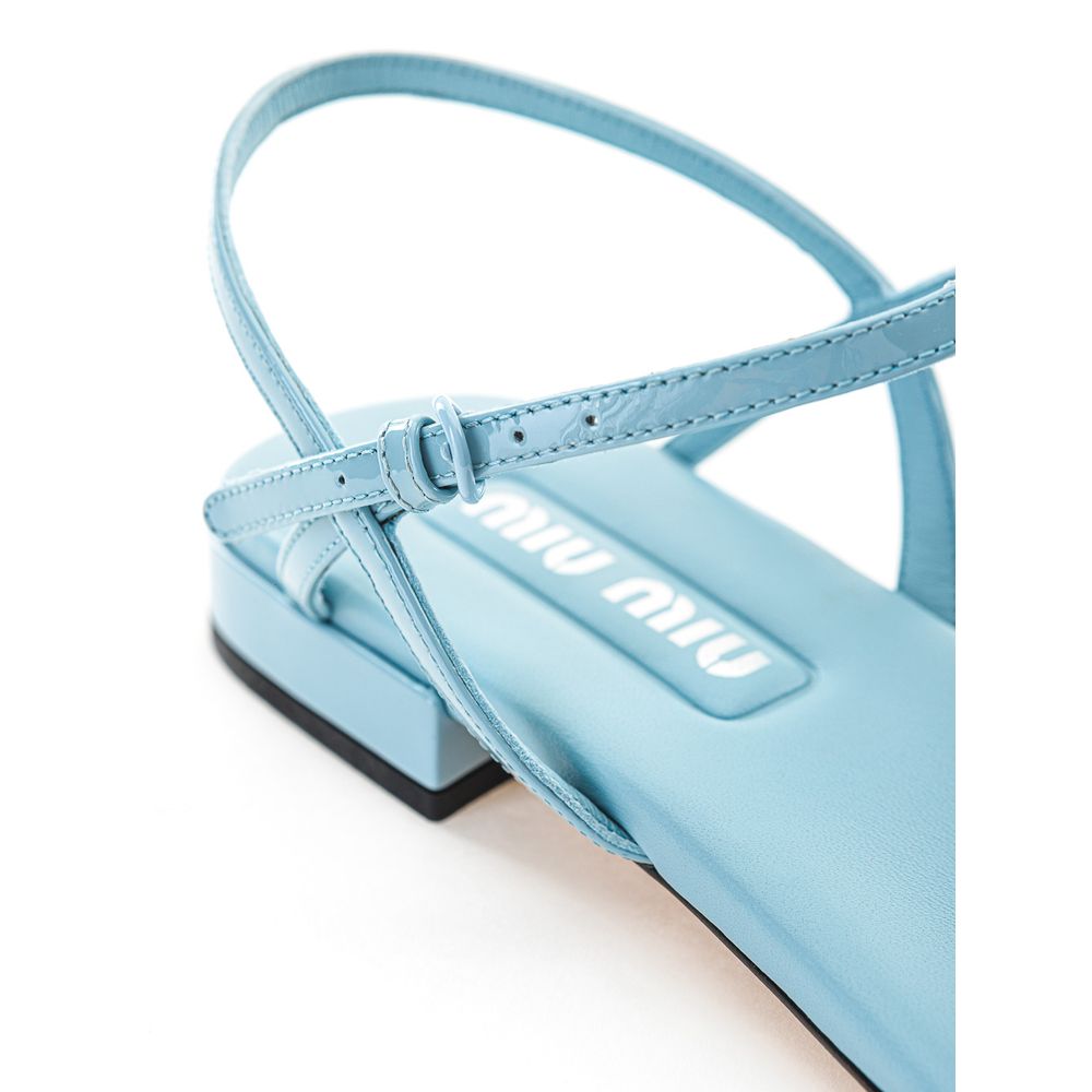 Sandales tongs en cuir verni bleu Miu Miu
