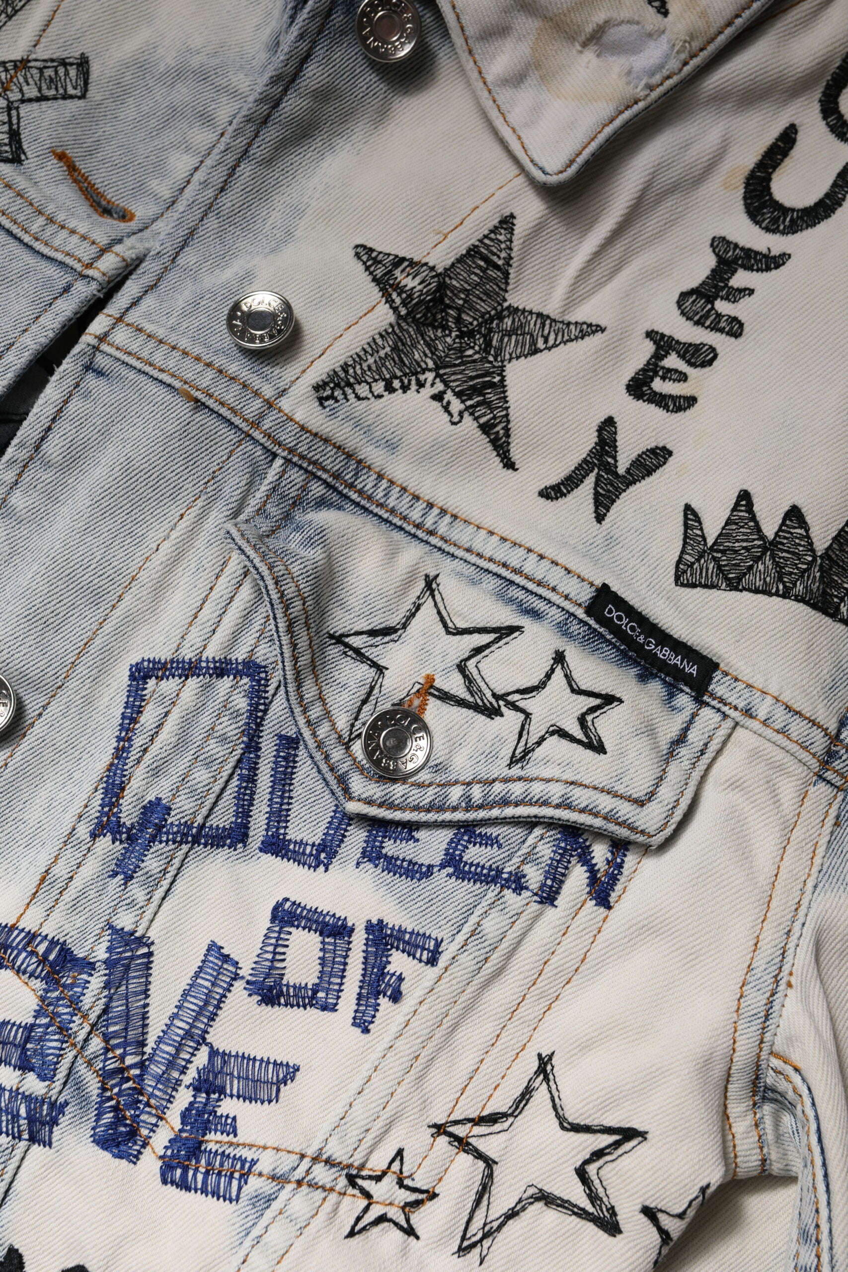 Veste en jean boutonnée bleu clair à motif graffiti Dolce &amp; Gabbana
