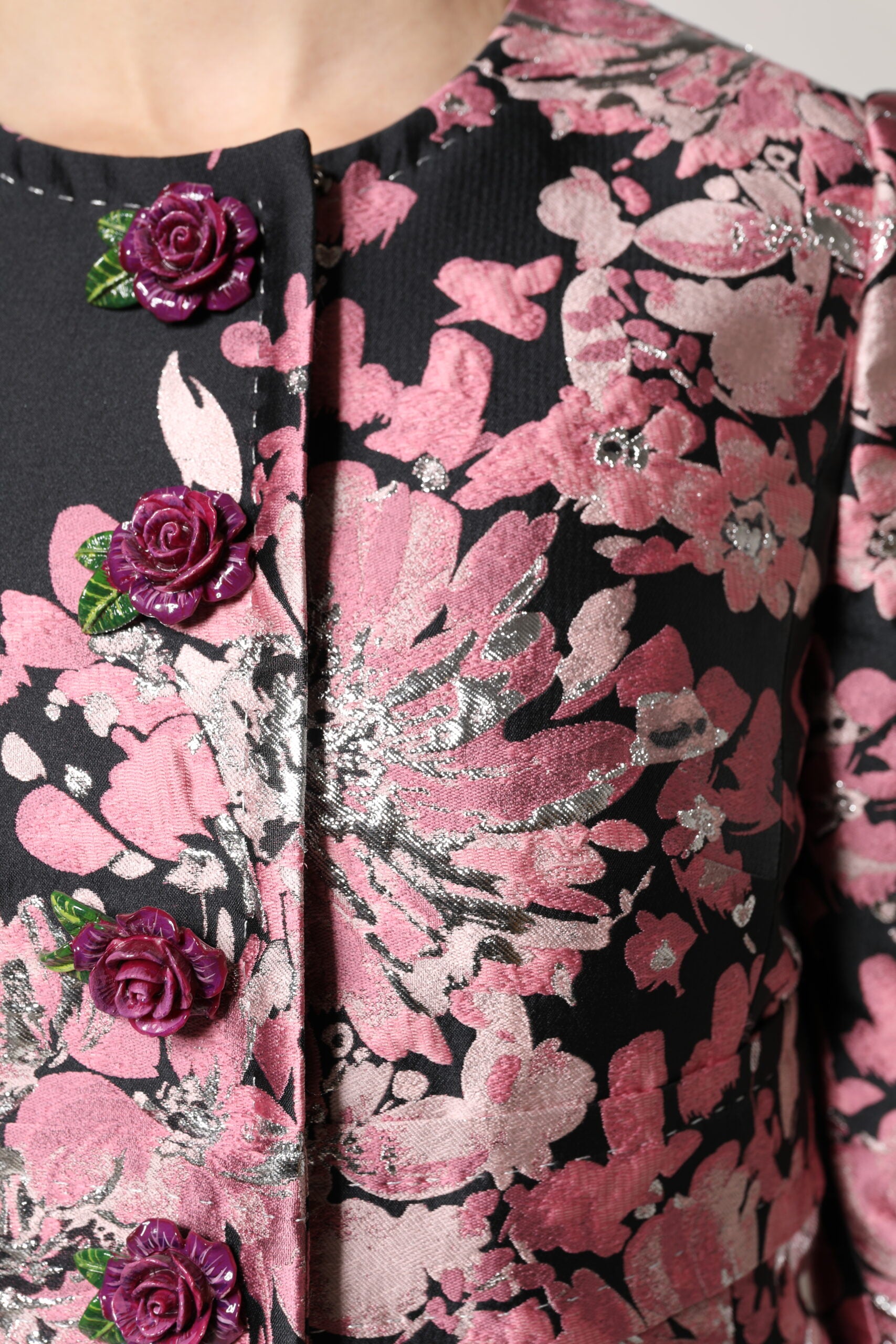 Trench-coat en brocart floral rose et noir Dolce &amp; Gabbana