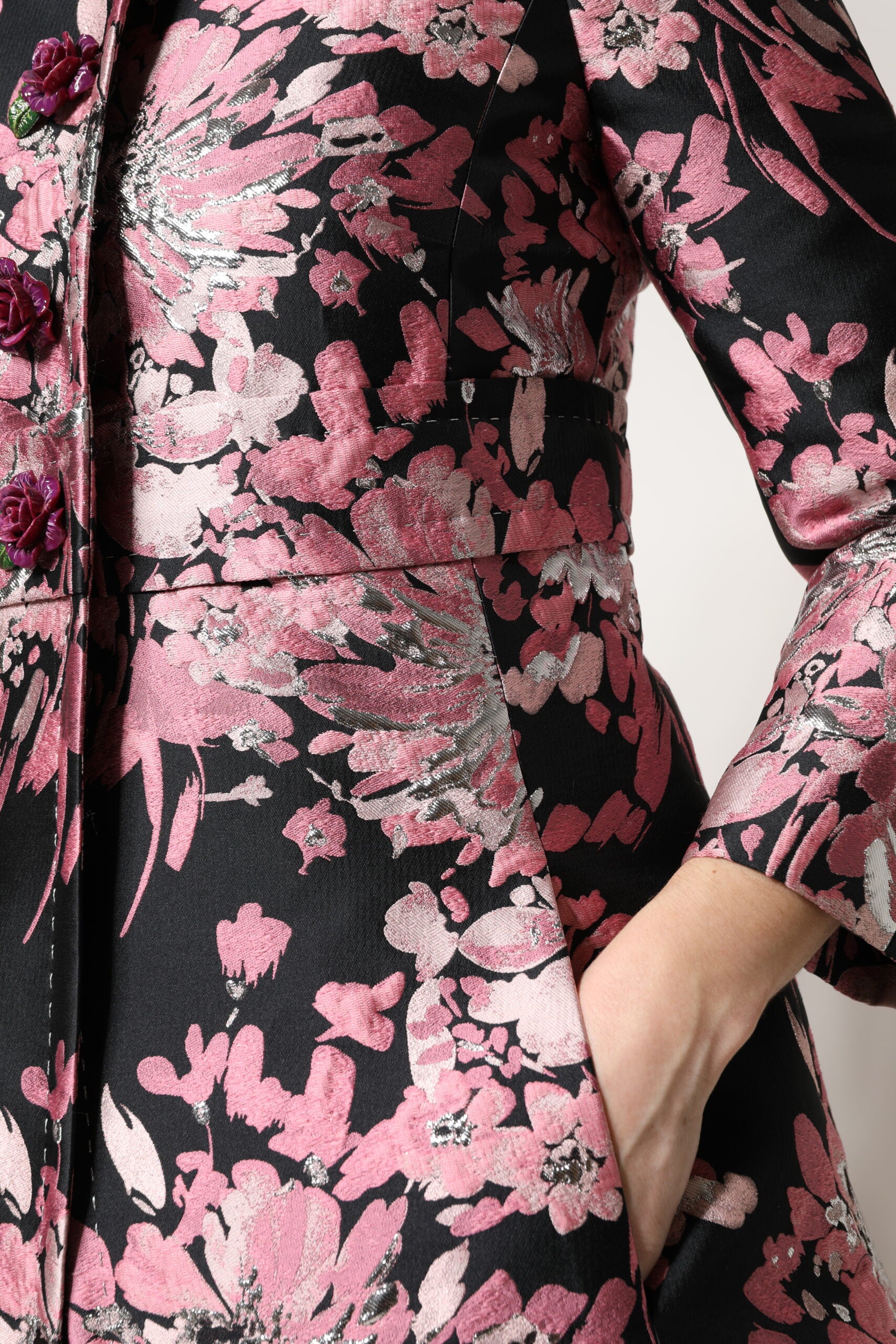 Trench-coat en brocart floral rose et noir Dolce &amp; Gabbana