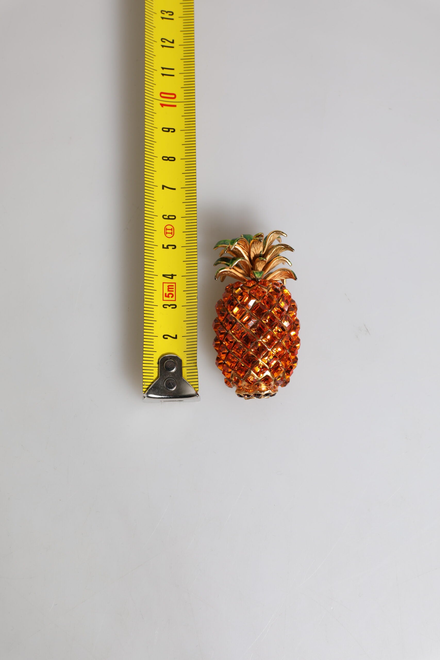 Broche ananas en laiton doré et cristal Dolce &amp; Gabbana
