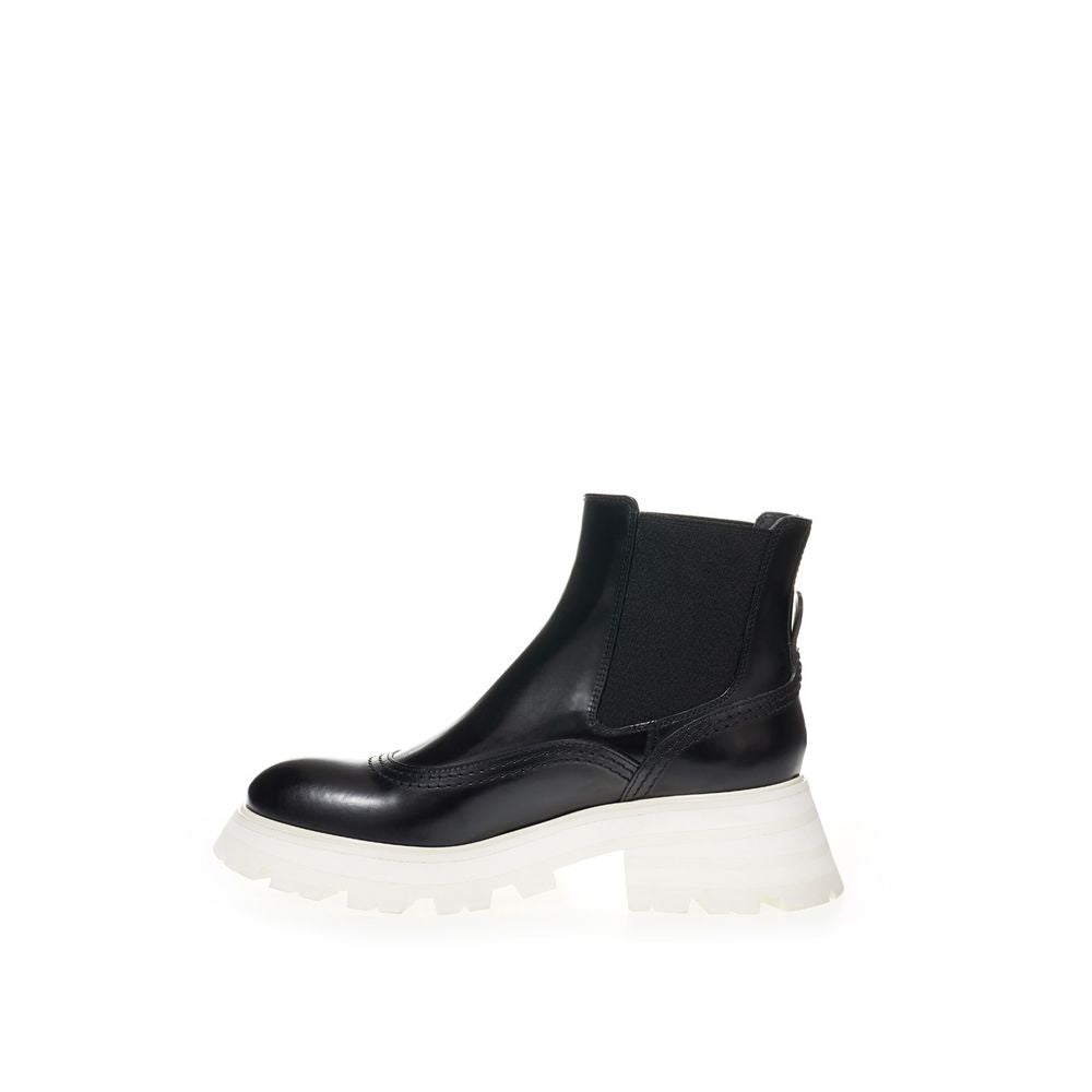Bottes élégantes en cuir noir intemporel Alexander McQueen