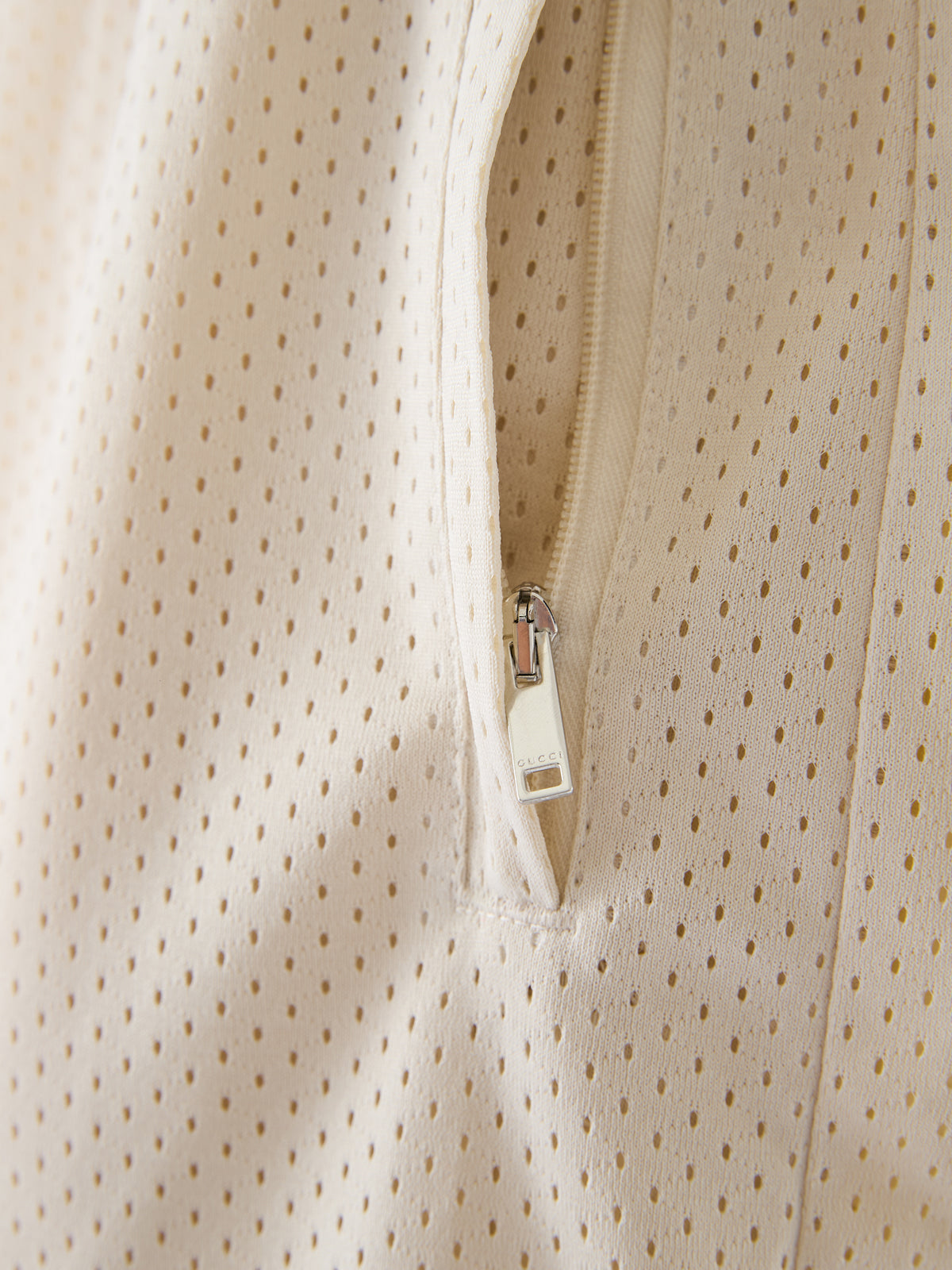 Short en polyester crème avec logo Gucci