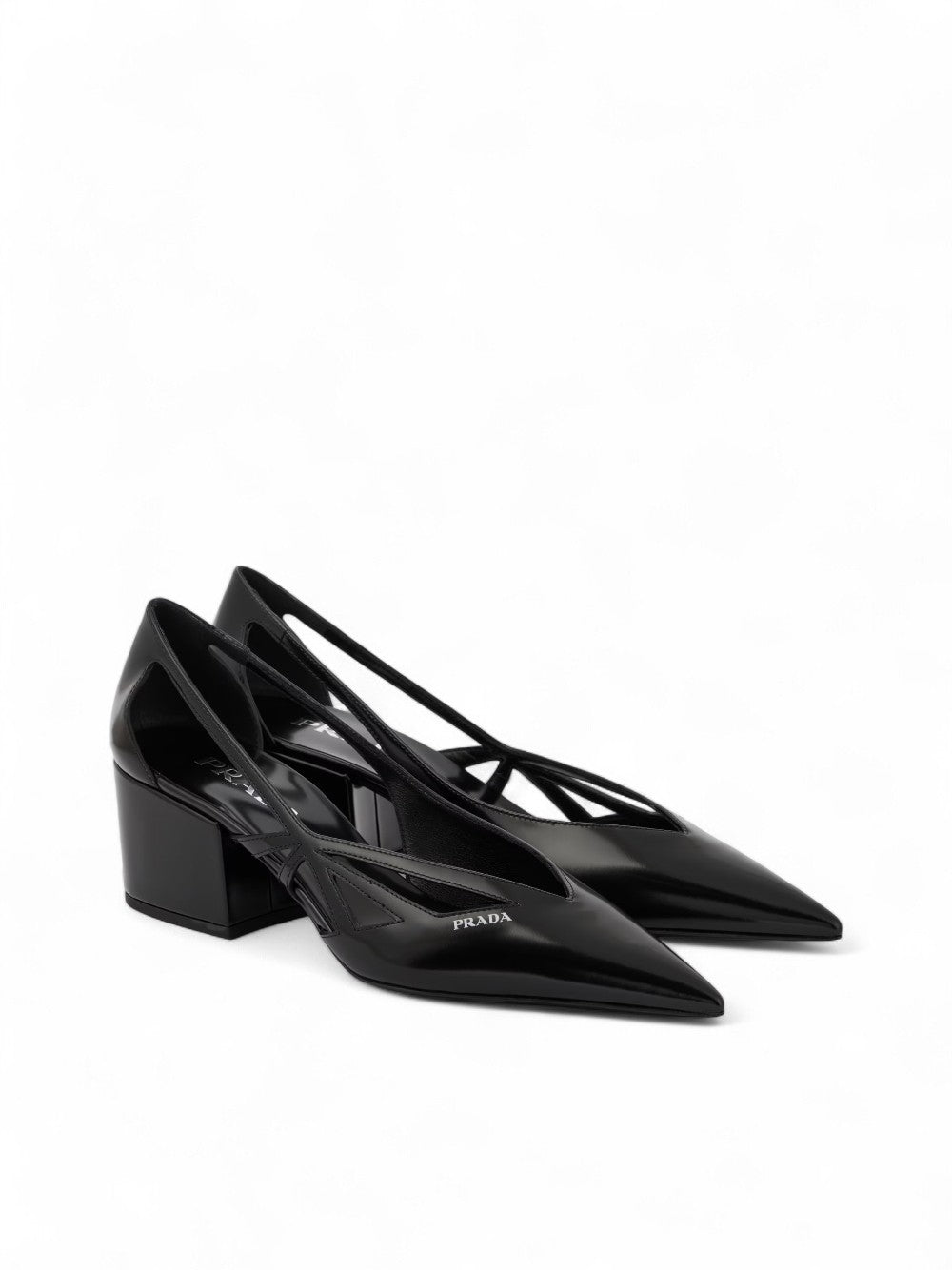 Escarpins Prada en cuir noir découpé 55