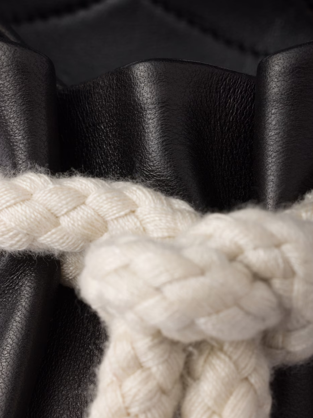 Sandales Prada en cuir nappa noir avec détails en corde