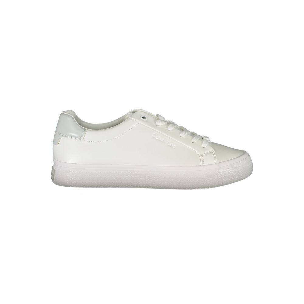 Baskets blanches élégantes Calvin Klein avec détails contrastés