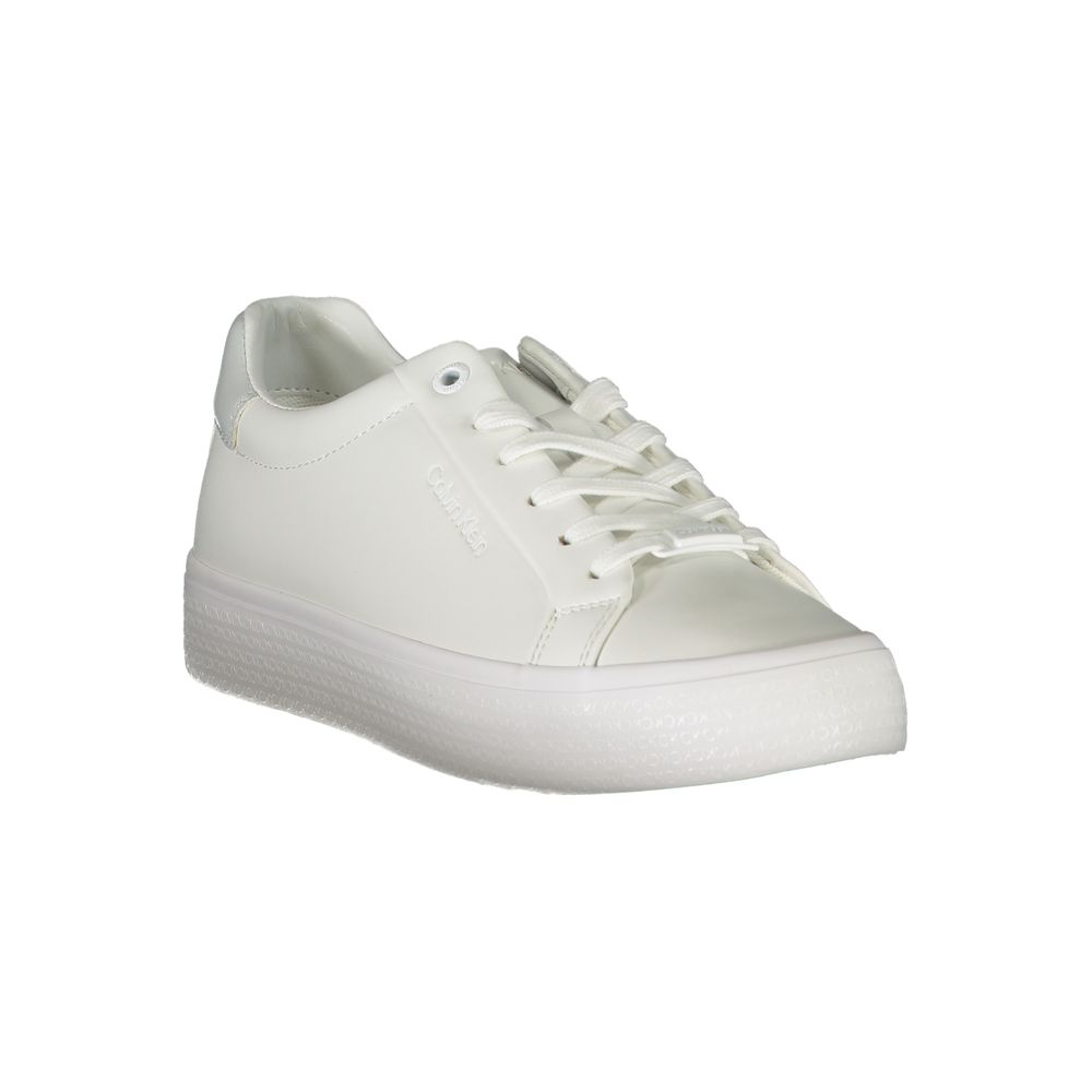 Baskets blanches élégantes Calvin Klein avec détails contrastés
