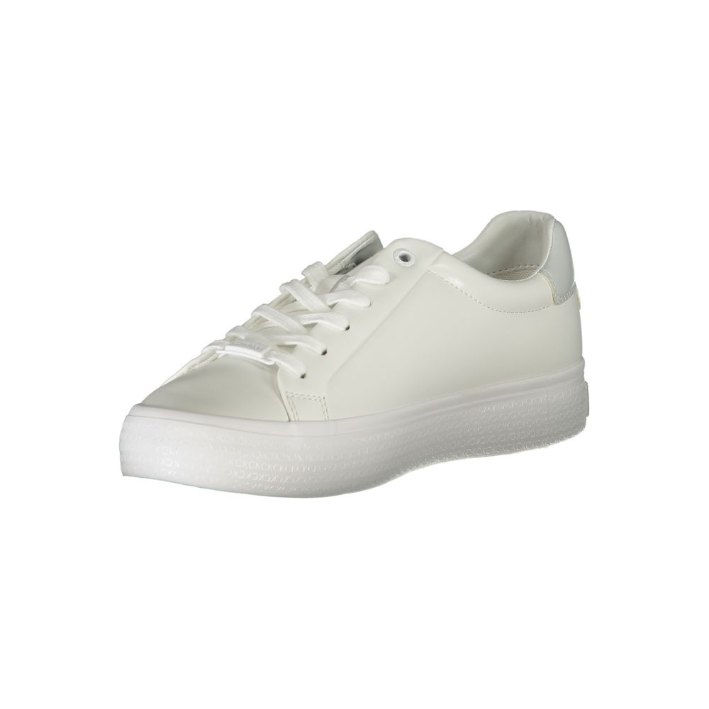 Baskets blanches élégantes Calvin Klein avec détails contrastés