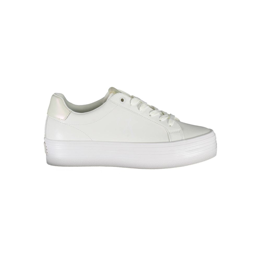 Baskets blanches élégantes à lacets Calvin Klein avec détails contrastés