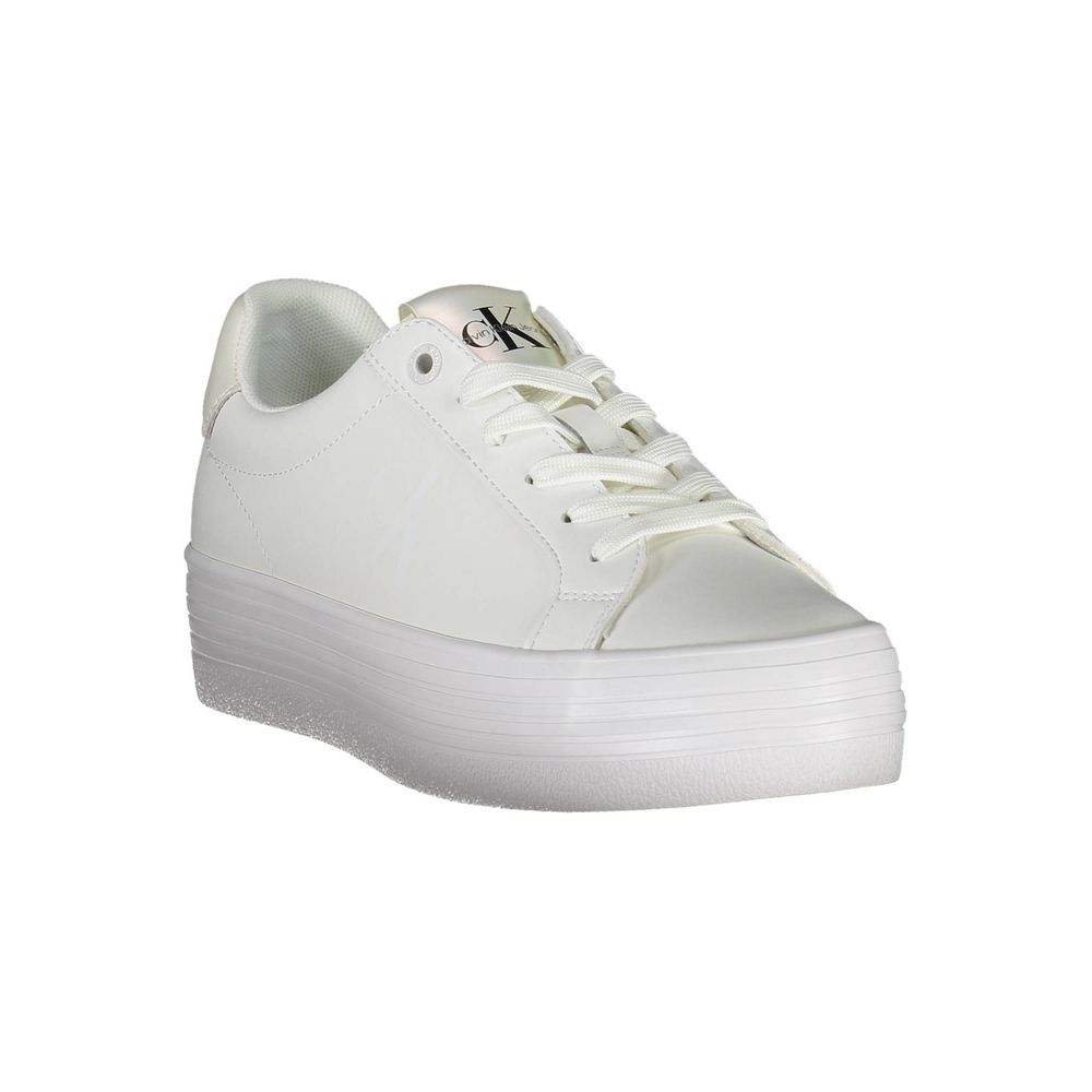 Baskets blanches élégantes à lacets Calvin Klein avec détails contrastés