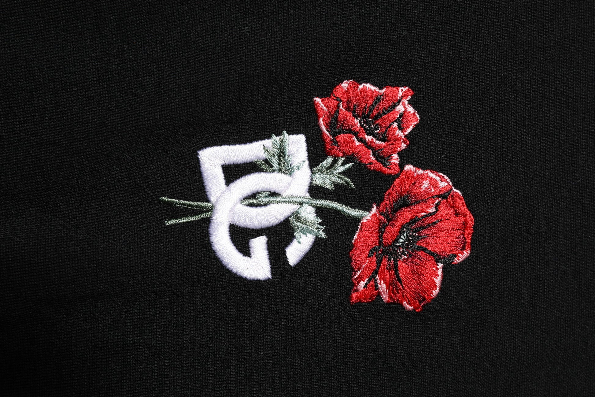 Polo Dolce &amp; Gabbana en laine noire avec logo DG et col rose