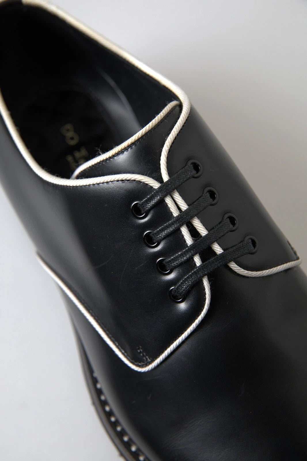 Chaussures habillées en cuir noir et blanc Dolce &amp; Gabbana