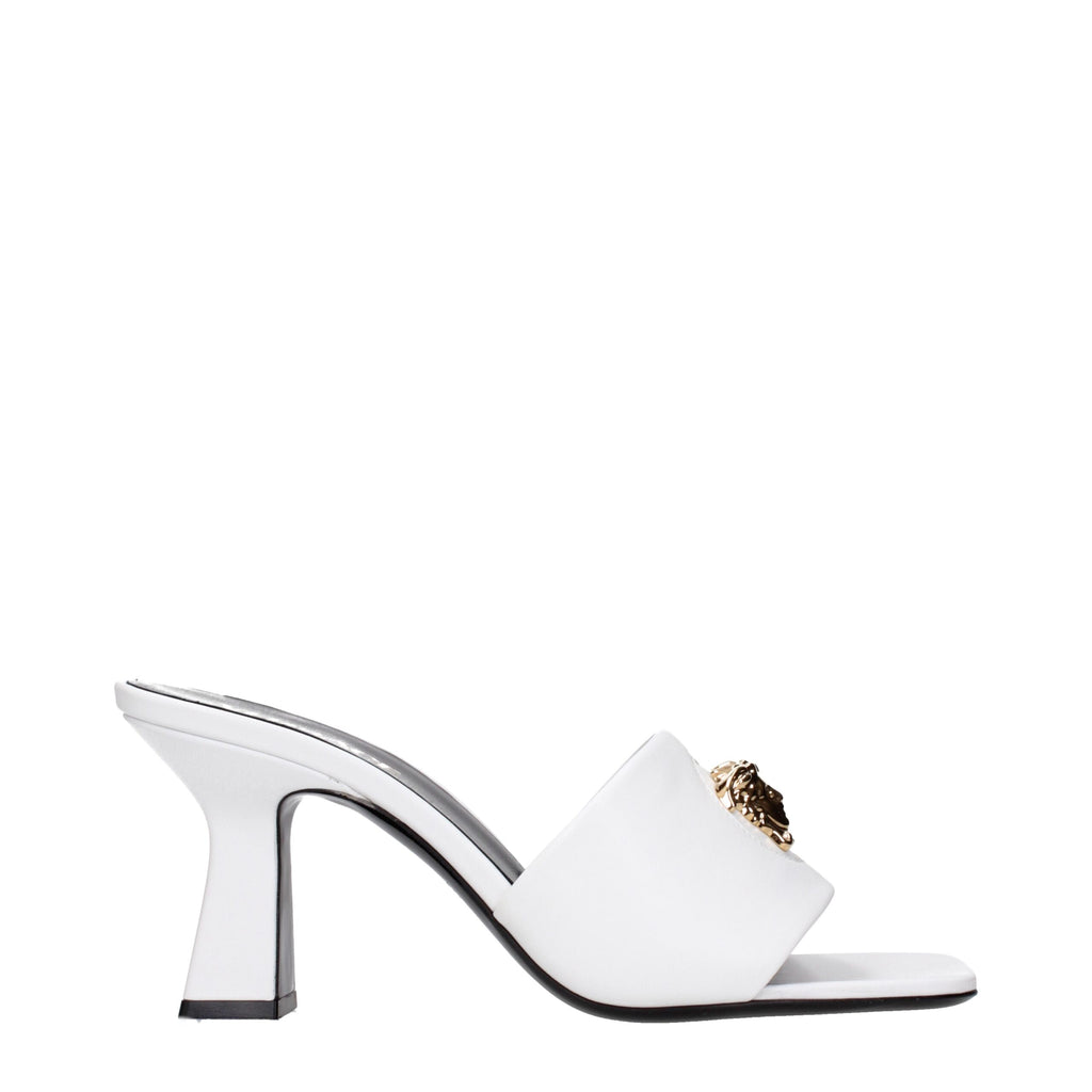 Sandales à talons aiguilles en cuir blanc Versace