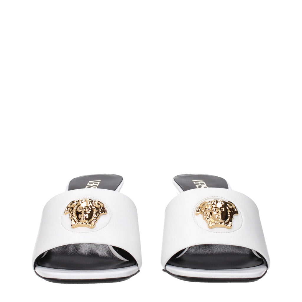 Sandales à talons aiguilles en cuir blanc Versace